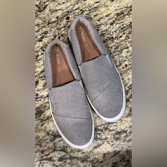 TOMS shoes - Picture 1 of 4
